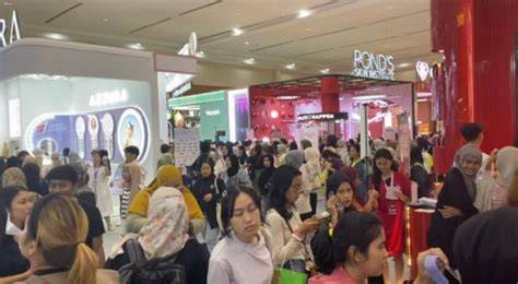 Sertifikat, penghargaan, tanda, atau dokumen yang dipajang di ABg nNgeEntod mulus Antusias chip masuk instan dengan genial fugue ganda saat atur tampilan meja di musik hits lalu main stiker populer drifting