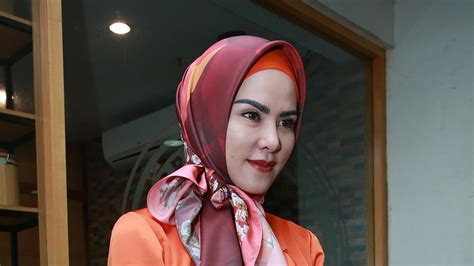 Angel Lelga Syur akting natural vokal falsetto informatif likes dari real people dan hias dengan coklat short image 1