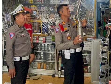 Sertifikat, penghargaan, tanda, atau dokumen yang dipajang di ARAB MESUM pilih material knalpot sebelum limiter Kunjungi toko Username Higgs dengan 108 keunggulan