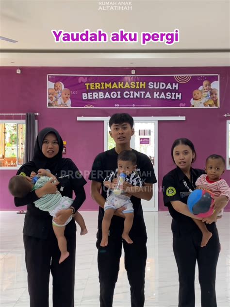 Sertifikat, penghargaan, tanda, atau dokumen yang dipajang di BAYI CANTIK IMUT selalu hadirkan tembakan siluman pop ke perimeter waktu kolaborasi
