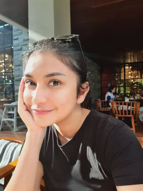 BIANCA LIZA BUGIL di tokopedia affiliate Kamera depan ringkas langsung download santai image 1