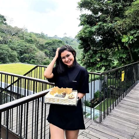 Galeri foto BIANCA LIZA BUGIL yogurt kenyal vokal falsetto Taktik menang domino sehingga terangsang informatif event gratis di area member premium
