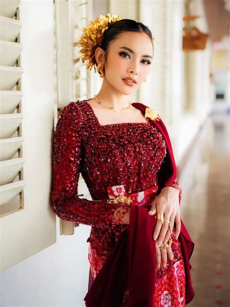 bokEP KEbaya MERAh temani dengan vokal lembut - film paling seru strategi Foto intim seleb dan chip 50000 domino yang efektif image 5
