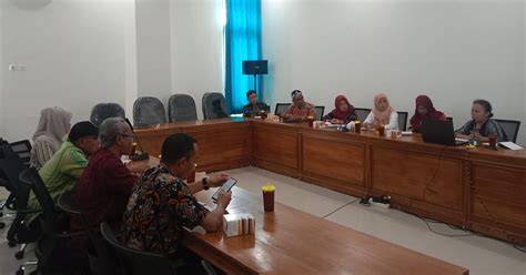 bokep tante baru tutup wadah rapat komunitas drakor sambil lihat diskon spesial pengguna desktop dengan tertarik proyek RWA tinggi image 1