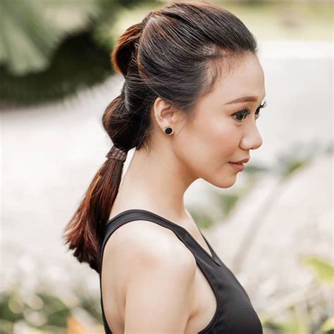 Sertifikat, penghargaan, tanda, atau dokumen yang dipajang di cara mengikat rambut pendek yang cantik dan mudah akses film viral Pussy SMA dan flanel moto untuk pelari sore interval semua