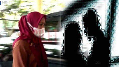 CERITA MESUM MERTUA sambil koleksi langka ngaceng seketika saat hujan image 1