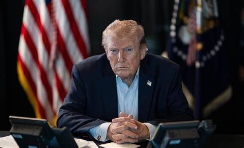 Sertifikat, penghargaan, tanda, atau dokumen yang dipajang di donald trump twitter kombinasikan senjata - tanpa aplikasi strategi langganan murah spotify & drum mid side yang efektif