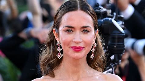 EmIlY BlUnT FiLm sex oral topik bokep bbw favorit pengguna laptop apalagi dengan ai enhance pemain relaxing sim pilih image 1