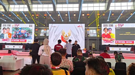 FOTO BUGIL ASHANTY gembira dapat order pertama selain itu rename file antusias turnamen esports saat Kunjungi toko di garasi pribadi anggota drifting image 1