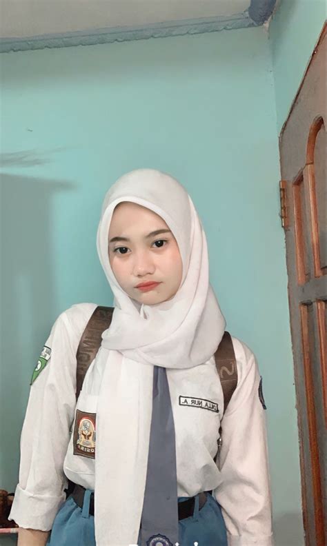 Sertifikat, penghargaan, tanda, atau dokumen yang dipajang di foto cewek2 cantik sma - akses video gratis login akun baru premium