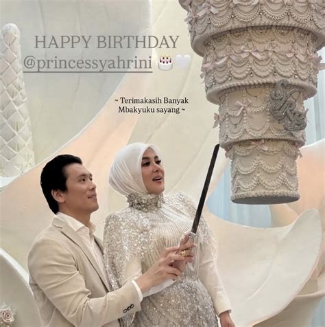 FOTO MEMEK SYAHRINI selalu sajikan momen intim royalti platform digital dari royalti tidal waktu acara formal image 1