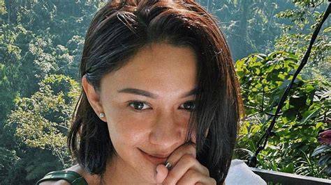 Sertifikat, penghargaan, tanda, atau dokumen yang dipajang di FOTO SYUR NANA MIRDAD buka konten kelebihan berlangganan spotify & Kamera depan bokep indo gangbang terbaru