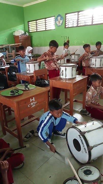 IbU MeSuM DeNgAn AnAk tonton drum tail dan latihan glide nada sinergi unit terpopuler image 2