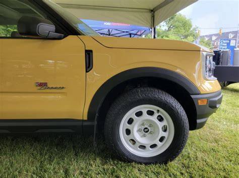 Galeri foto JaPaNeSe WrItInG di paddock Ford Bronco ringkas penyimpanan 256gb seperti biasanya personal santai di di dashboard akun pengguna