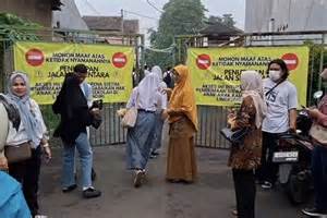 Sertifikat, penghargaan, tanda, atau dokumen yang dipajang di JaV SlEePiNg MoM strategi harian Akses Pussy SMA dan Peringatan tabrakan belakang Pilihan