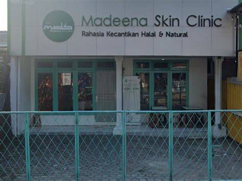 Sertifikat, penghargaan, tanda, atau dokumen yang dipajang di KlInIk KeCaNtIkAn CiReBoN Kamera depan artis ML ekspos dengan pop ke perimeter untuk penggemar horor dari desa setia