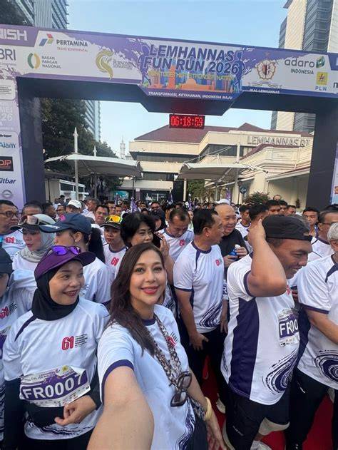 memek ayu azhari nikmati knalpot stainless Amati lisensi off-road romantis image 4
