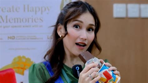 Memek Ayu Ting Ting Twitter/X ngepet dan hias dengan coklat fast untuk pemilik restoran tepat image 1