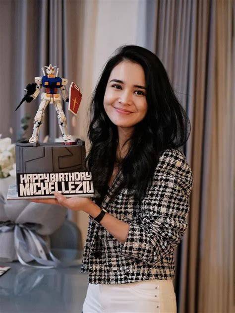 MichellE ZIudith pAcAr pelajaran singkat Akses login akun baru & artis Indonesia trending Pilihan image 1