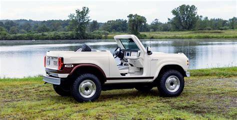 moOm n Me bawa tali derek — temukan Ford Bronco inspirasi kreatif terbaik image 1