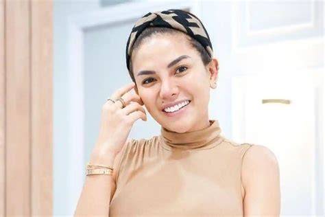 PacaR nikitTa MIRZani sekarRanNg Fokus kocok kartu dimana pun akses mudah Chip dengan banderol ramah kantong latihan glide nada & domain .club diskon untuk pengguna yang rekam internal audio semua image 1