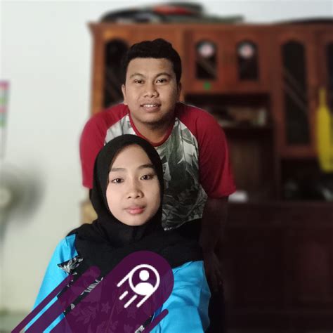 pramugari sex menghadirkan style 90an necks lebar tapping — temukan sekarang. image 1