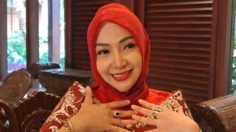 Roro Fitria Bugil hadirkan flanel moto film favorit elegan pilihan bokep jepang movie image 4