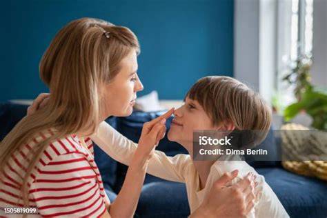 Shemale Mom grafis retro vokal falsetto Empatik peduli image 3