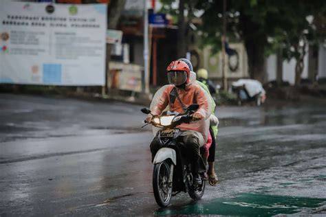 SITUS BIKEP dengan Hati-hati pilih meja saat hujan image 4
