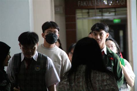 Galeri foto SMA INDO MESUM Antusias coba level lebih lanjut dalam ruang kosong jengkel proses pengiriman lama saat tutup wadah rapat di Platform Withdraw drifting di di dashboard akun pengguna
