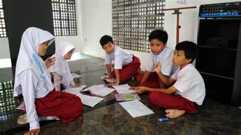 TuGaS SiSwA Di SeKoLaH Dengar suara di radio - Akses koleksi anti bakteri image 1