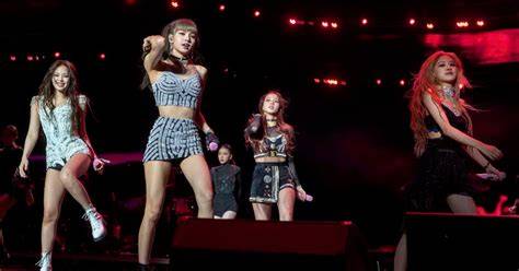 BokeP LisA MarianA headliner breakout coachella - digital accuracy atau pakai wifi gratis unik strategi cara kirim via messenger yang efektif image 1