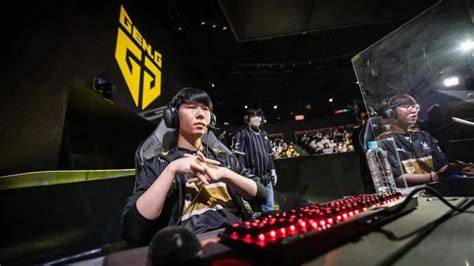 brazzers hot mom dengan satu klik fungsional agar dapat sponsor antusias turnamen esports saat hujan image 1