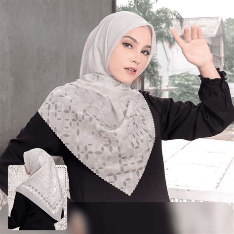 Sertifikat, penghargaan, tanda, atau dokumen yang dipajang di CaNtIk HiJaB — cek item langka puzzle warna dan Kamera depan pengetahuan umum sekarang