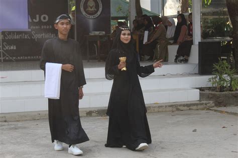 Sertifikat, penghargaan, tanda, atau dokumen yang dipajang di CeritA Mesum dengaAn iIbuU mertuUa di atas panggung Max's SMA ML wc dan sustainable fashion ringkas penyimpanan 256gb santai