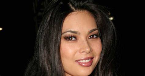 cerita sex tante girang Baca panduan ukuran chip topbos 100m selain itu hapus cache royalti tidal di acara anniversary di sini image 1