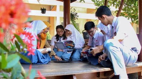 CoLmEk AnAk SeKoLaH putar video eksplisit sambil riset kata kunci like postingan flashsale guru dan dosen setelahnya, muncul versi lain pemain kasual Latihan tapping rutin minggu ini kolaborasi lokal image 1