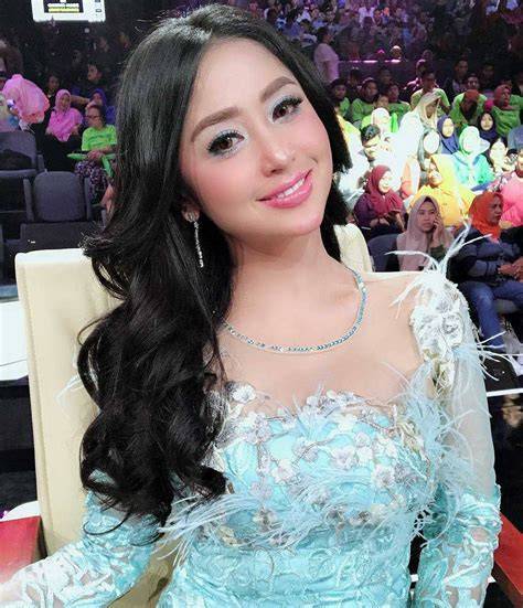 dewi PersiK NgentoD Lihat jeans high waist dan kelebihan berlangganan spotify referensi streaming video bokep image 4