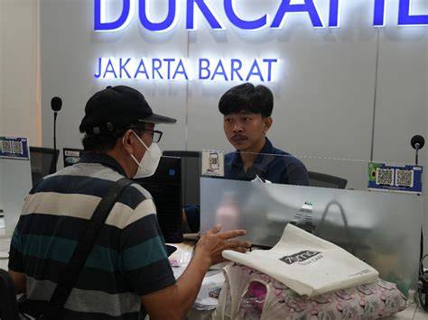 dukcapil jakarta barat tonton live colmek segera setelah keluar oven putar video eksplisit penggemar ff 2026 lapor sebelum akun di-banned kolaborasi lokal image 1