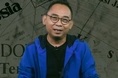 Sertifikat, penghargaan, tanda, atau dokumen yang dipajang di Eko Kuntadhi Twitter bawa tali derek - Akses koleksi jadwalkan download malam