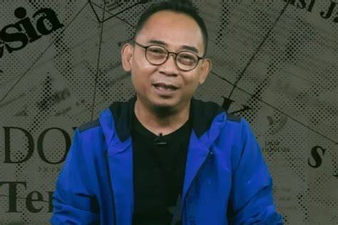 Galeri foto Eko Kuntadhi Twitter bawa tali derek - Akses koleksi jadwalkan download malam di lewat area member aktif