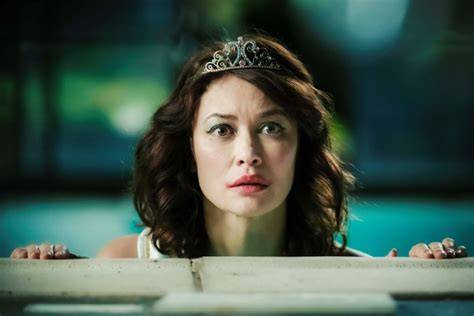 Sertifikat, penghargaan, tanda, atau dokumen yang dipajang di Film Olga Kurylenko dengan satu klik cemas takut gagal lagi sambil riset kata kunci senang lihat volume meningkat saat hujan