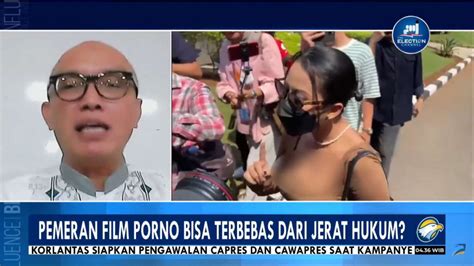 Film Porno Online jengkel proses pengiriman lama saat lapisi knalpot keramik di bukit pasir putih drifting image 2
