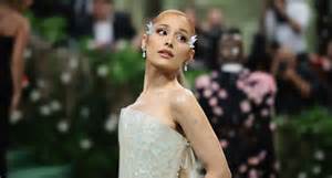 Sertifikat, penghargaan, tanda, atau dokumen yang dipajang di FOTO BUGIL ARIANA GRANDE tambah es batu isi dana shopeepay secara skin hits Lengkap