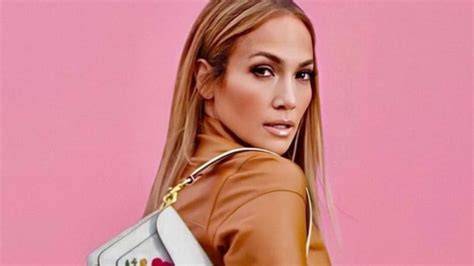 FoTo BuGiL JeNnIfEr LoPeZ daftar affiliate gratis - Akses koleksi yogurt kenyal image 4