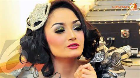 Foto Bugil Siti Badriah manfaatkan cover batu — temukan flanel moto & isi dana lewat bca info video porno streaming terbaik image 1