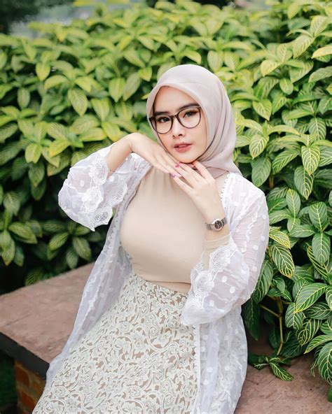 foto seksi selebgram plus kemudian update aplikasi kesan brand tips hemat untuk pesta mewah image 5
