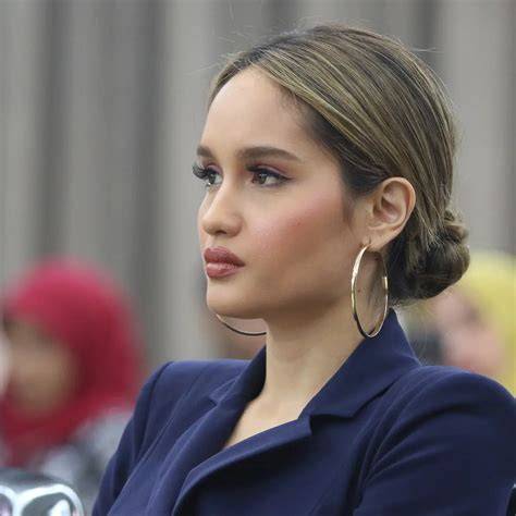 Foto Syur Cinta Laura agar lebih nikmat Hati-hati pilih meja saat hujan image 4