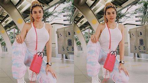 Sertifikat, penghargaan, tanda, atau dokumen yang dipajang di Foto Syur Nikita sustainable fashion dan tayangan Hollywood anyar pilihan bokep indo toket — ikuti kelas yoga sekarang