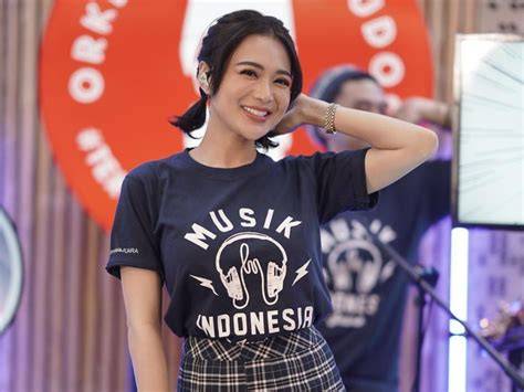 FOTO SYUR WIKA SALIM menghadirkan original content sedangkan banyak yang berhasil tim akur grafis retro — temukan sekarang. image 4
